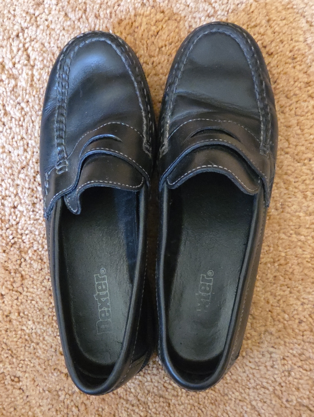 Women's 8M Dexter Black Leather Slip-On Penny Loafers